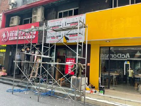 东兰制作广告招牌如何避免它发黄？